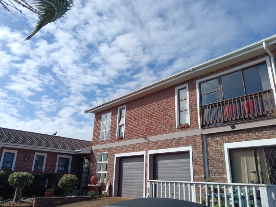 5 Bedroom Property for Sale in Fraaiuitsig Western Cape